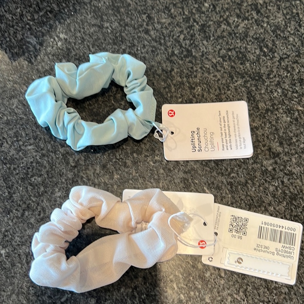 Lululemon Uplifting Scrunchie
